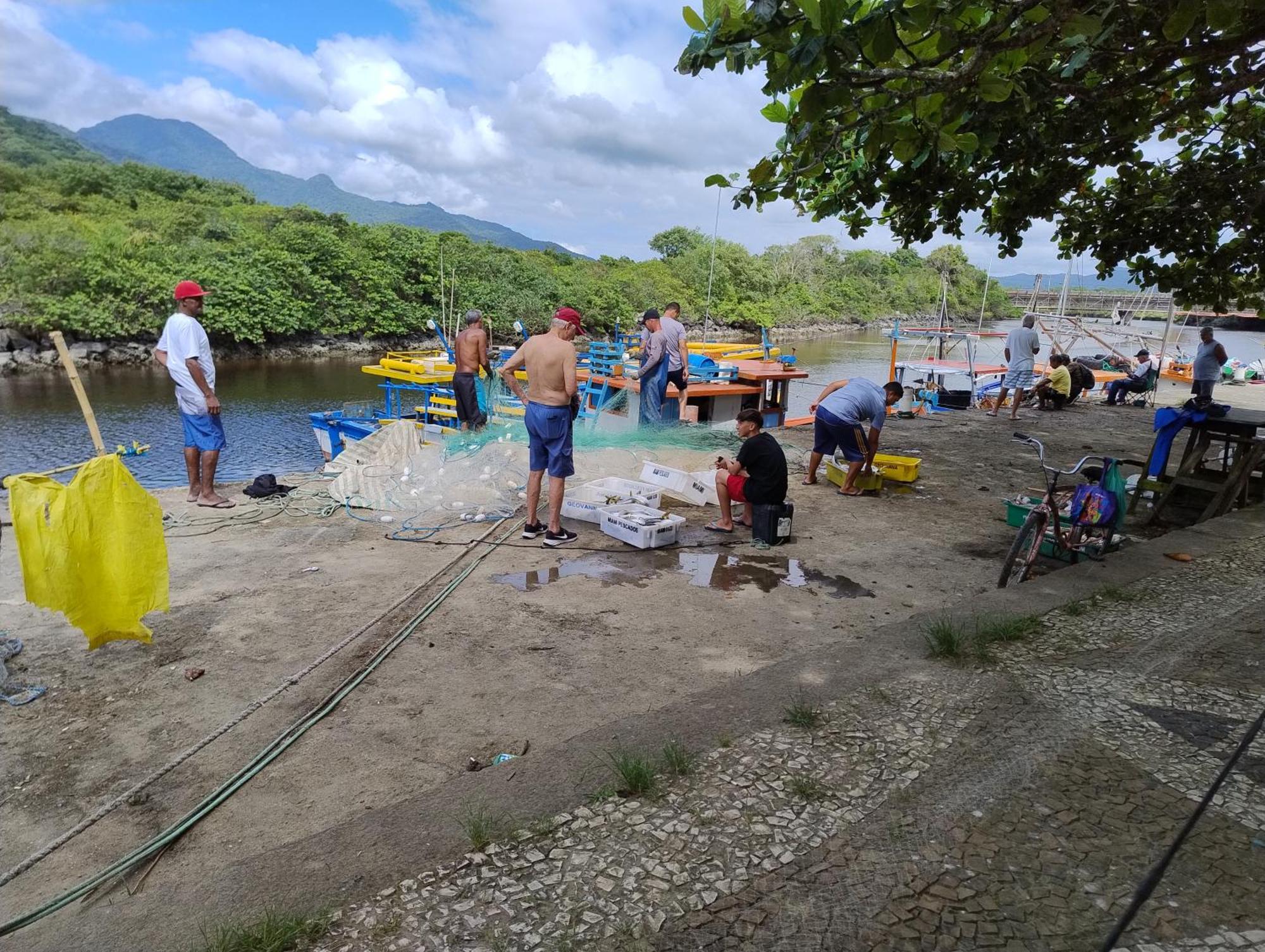 Kitnets A 200 M Da * Peruíbe