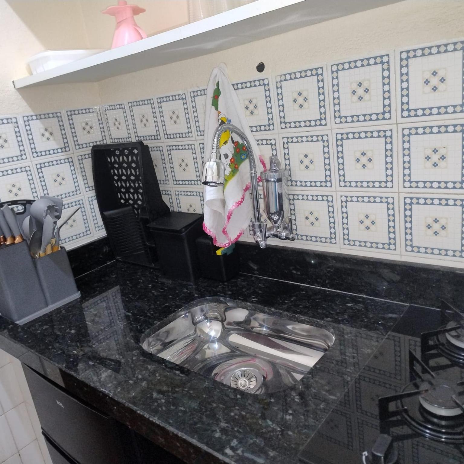 Kitnets A 200 M Da Apartamento *