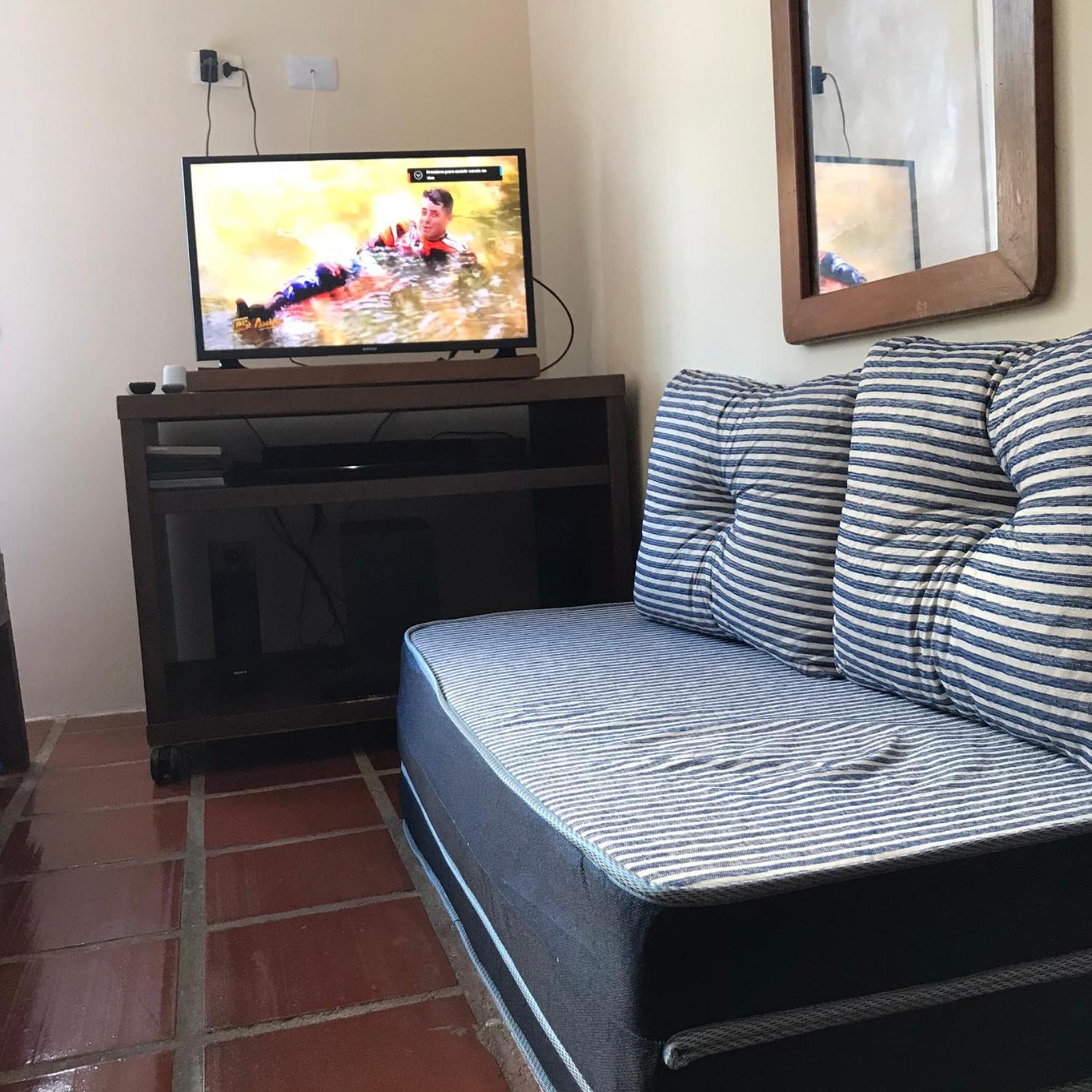 Kitnets A 200 M Da Apartment Peruibe
